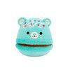 Squishmallows Jasnozielona niedźwiedzica makaronik z czekoladowym nadzieniem i różową polewą Belinda, 20 cm